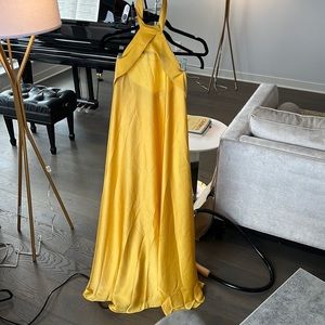 Cloture shop Maxi yellow off shoulder woman’s satin dress